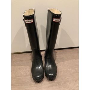 Tall hunter boots